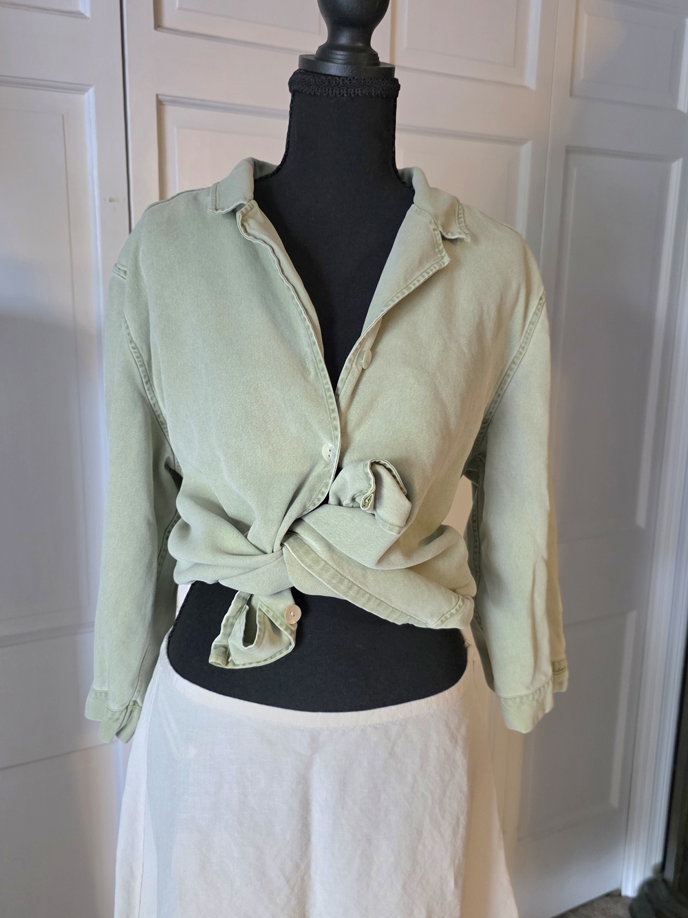 100% Silk Sage Green Button Blouse Women’s XL Lightweight Relaxed Fit Luxury